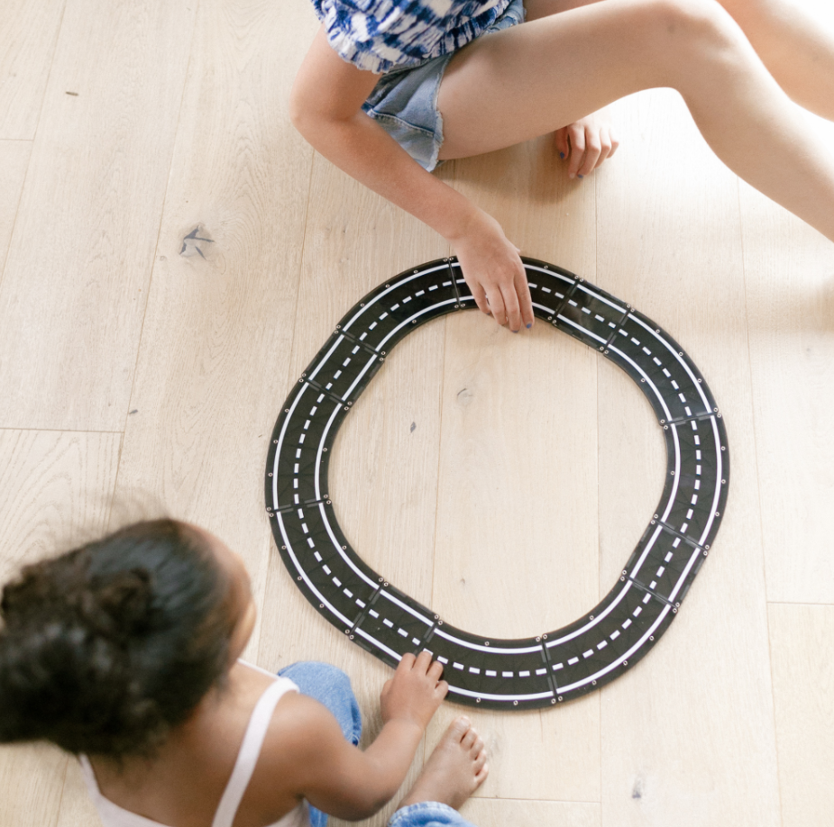 XTRAS: Roads 12-Piece Set by MAGNA-TILES