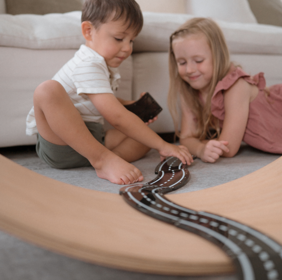 XTRAS: Roads 12-Piece Set by MAGNA-TILES